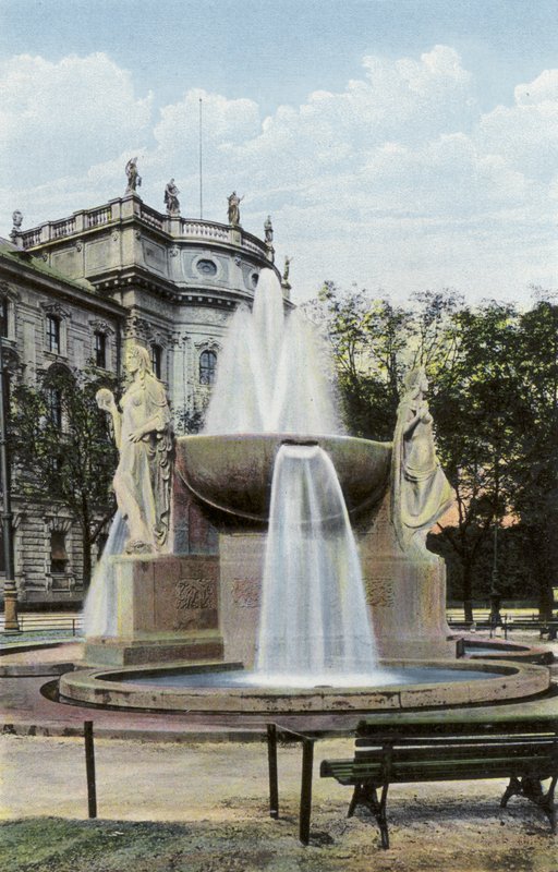 München: Nornen-Brunnen door Photographer German