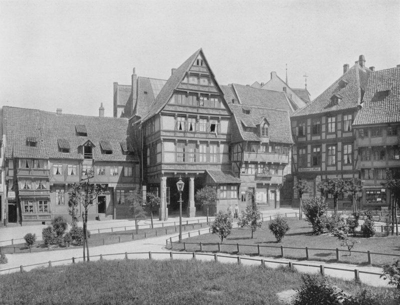 Pfeilerhaus Am Andreasplatz door Photographer German