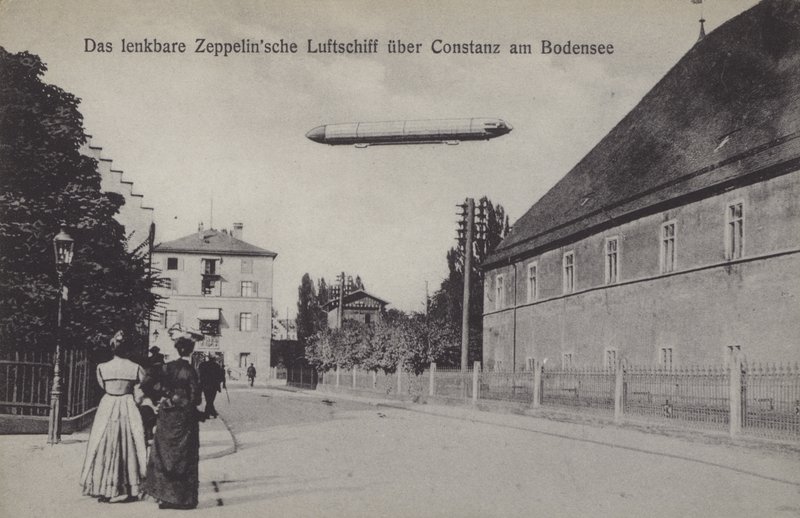 Zeppelin vliegt over Konstanz, Duitsland door Photographer German