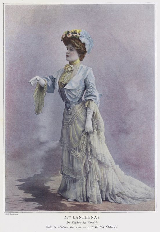 Adeline Lanthenay als Madame Breneuil in Les Deux Ecoles door Reutlinger Studio
