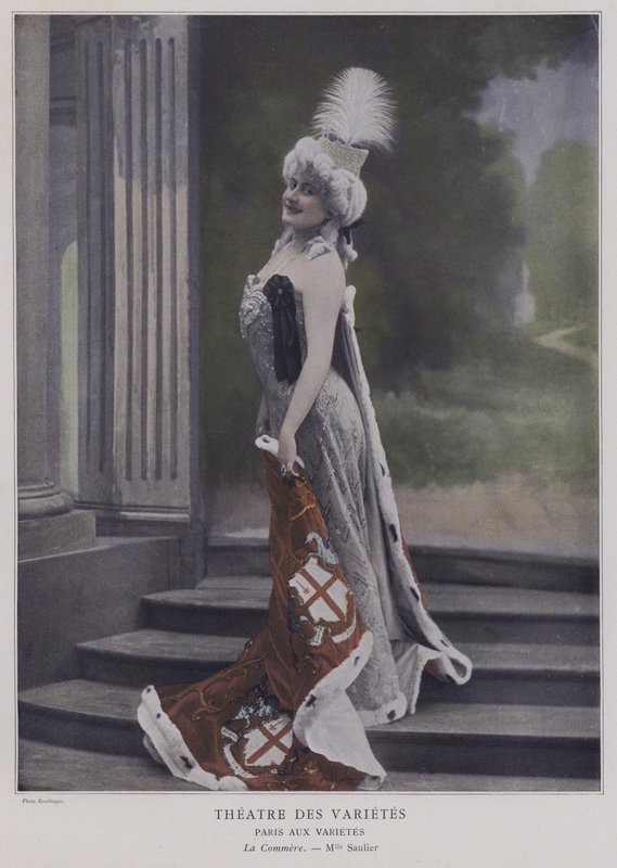 Jeanne Saulier, Franse actrice, als Handel door Reutlinger Studio