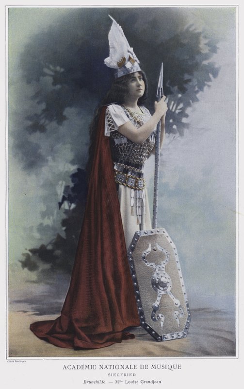 Louise Grandjean als Brunnhilde in Siegfried door Reutlinger Studio