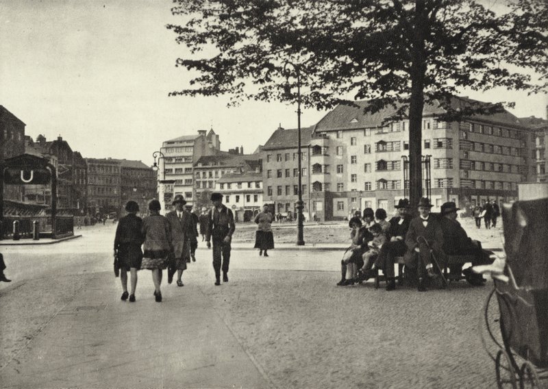 Berlijn: Bulow-Platz (zwart-wit foto) door Sasha Stone