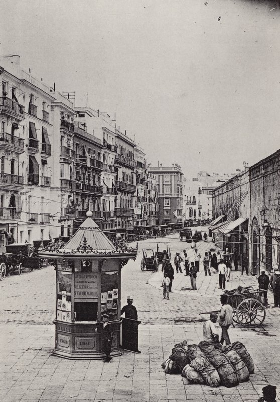 Cadiz: Calle de Issac Peral door Spanish Photographer